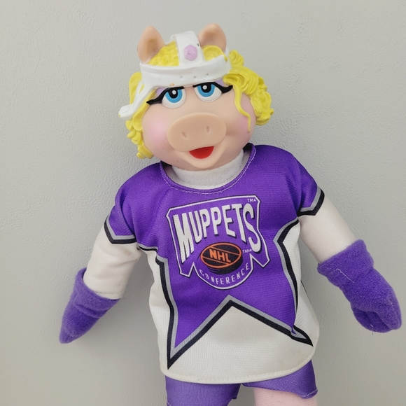 Miss Piggy Vintage Doll 1995 Muppets McDonalds NHL Collaboration - Picture 14 of 15